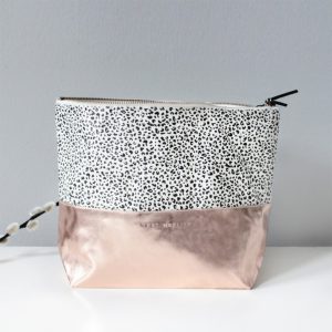 Annet Weelink pebbles make up bag